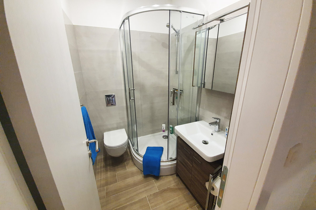 Ferienwohnung im Erdgeschoss - Badezimmer2 mit Dusche und WC